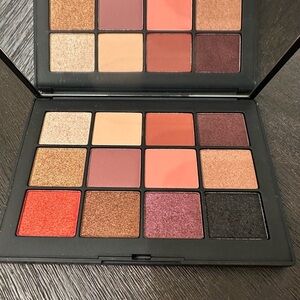 Eyeshadow Palette with 12 Vibrant Shades